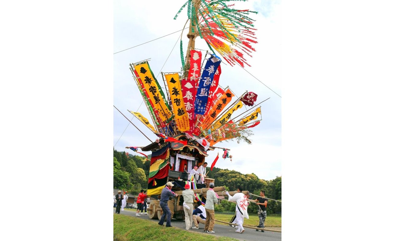 Akamura Komyo Hachimanjinja to Ware Shika Hachiman Shrine no Shinko Matsuri