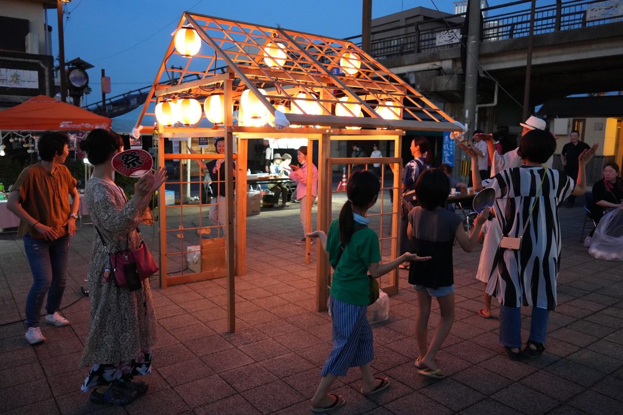 Lantern-lit Haratsuru Yuttari Yokaze Festival