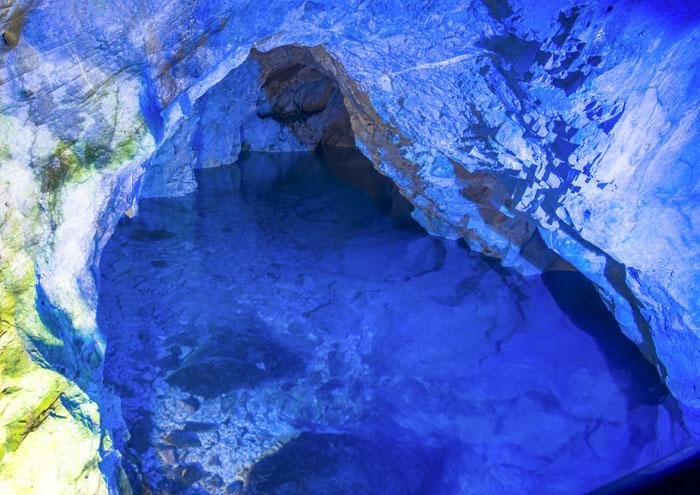 Izumi Suichu Limestone Cave