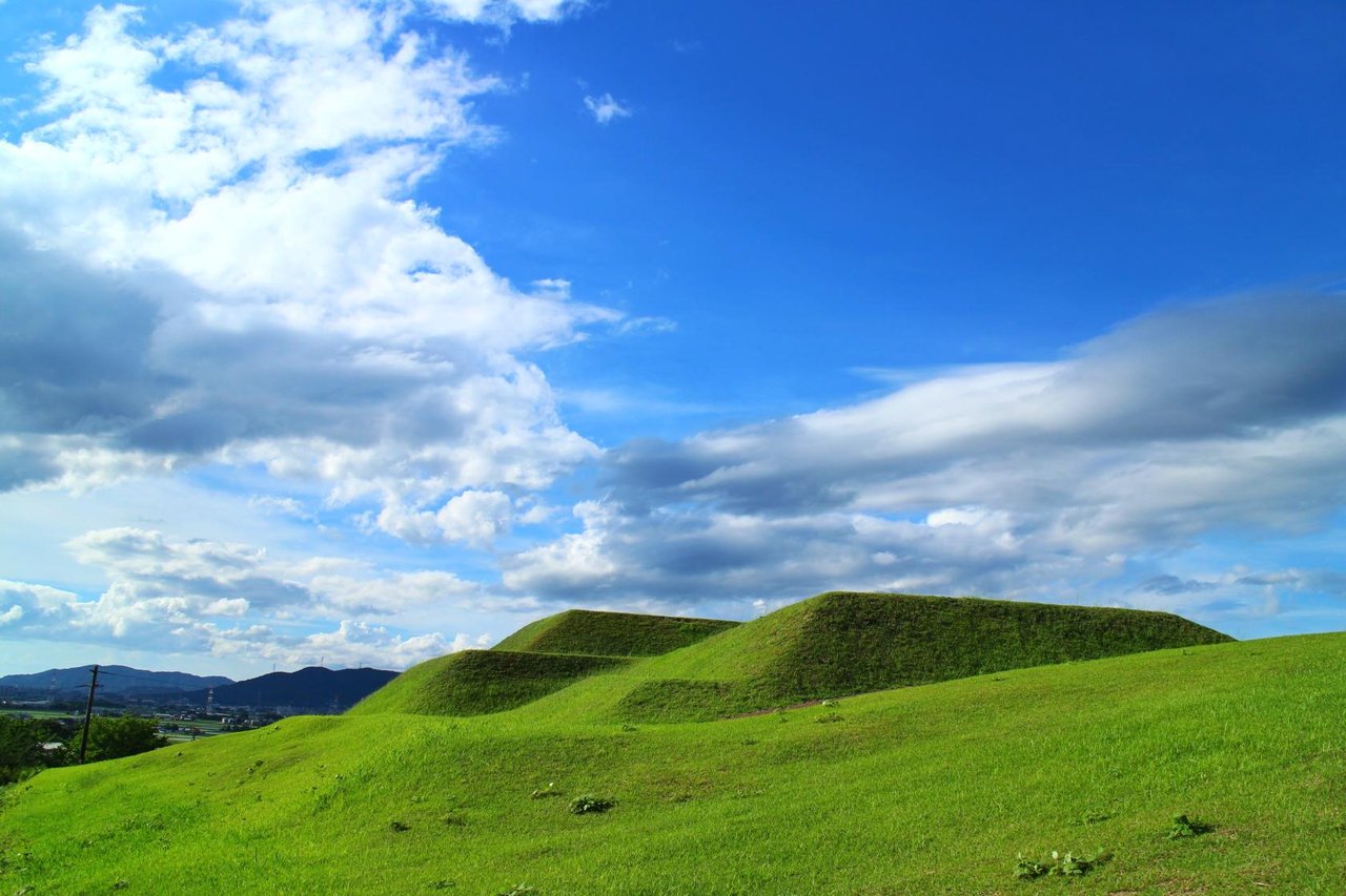 Yaki no Toge Burial Mound (Kuni Historic Site)
