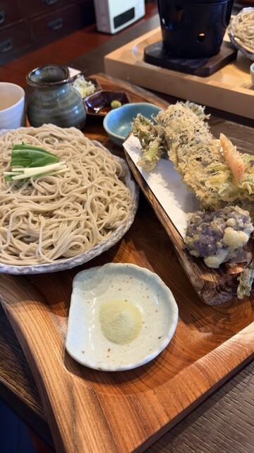 石臼挽き 純手打そば​ はなび野