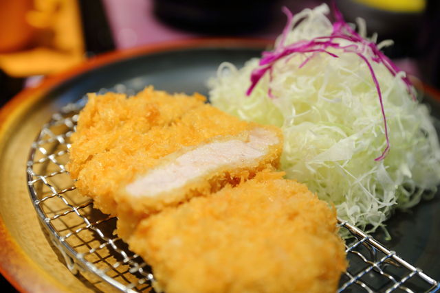 ハンバーグ&とんこつカレーの店 洋食バル マカロニ食堂