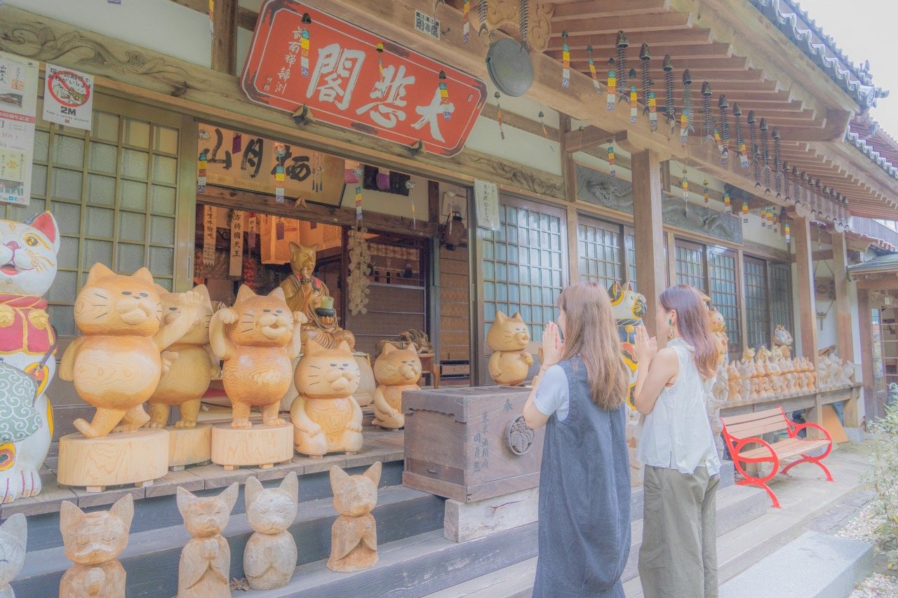 Unrin-ji Temple (Cat Temple)