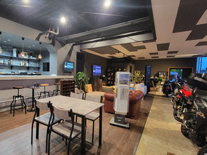 GUEST HOUSE　バイクヤノニカイ