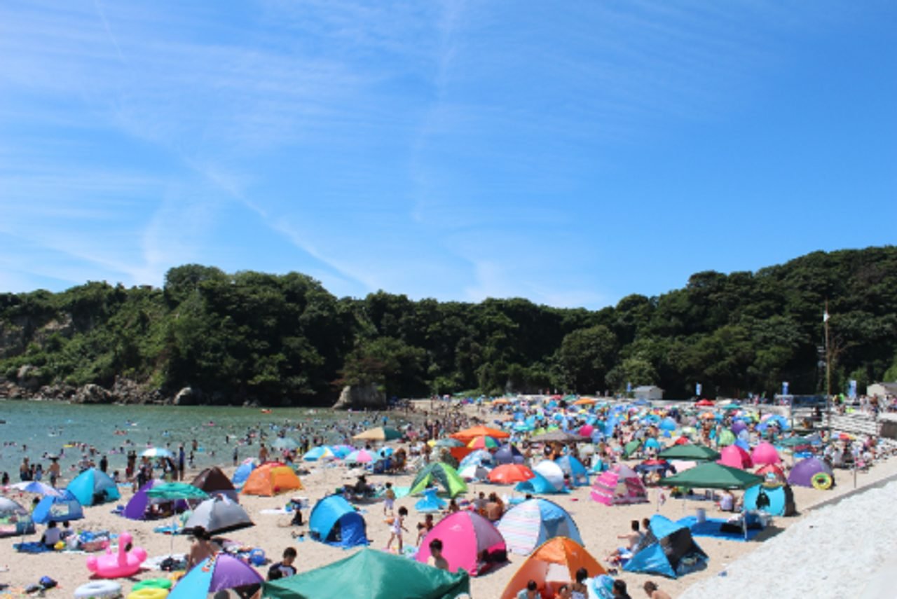 Tsukihama Beach