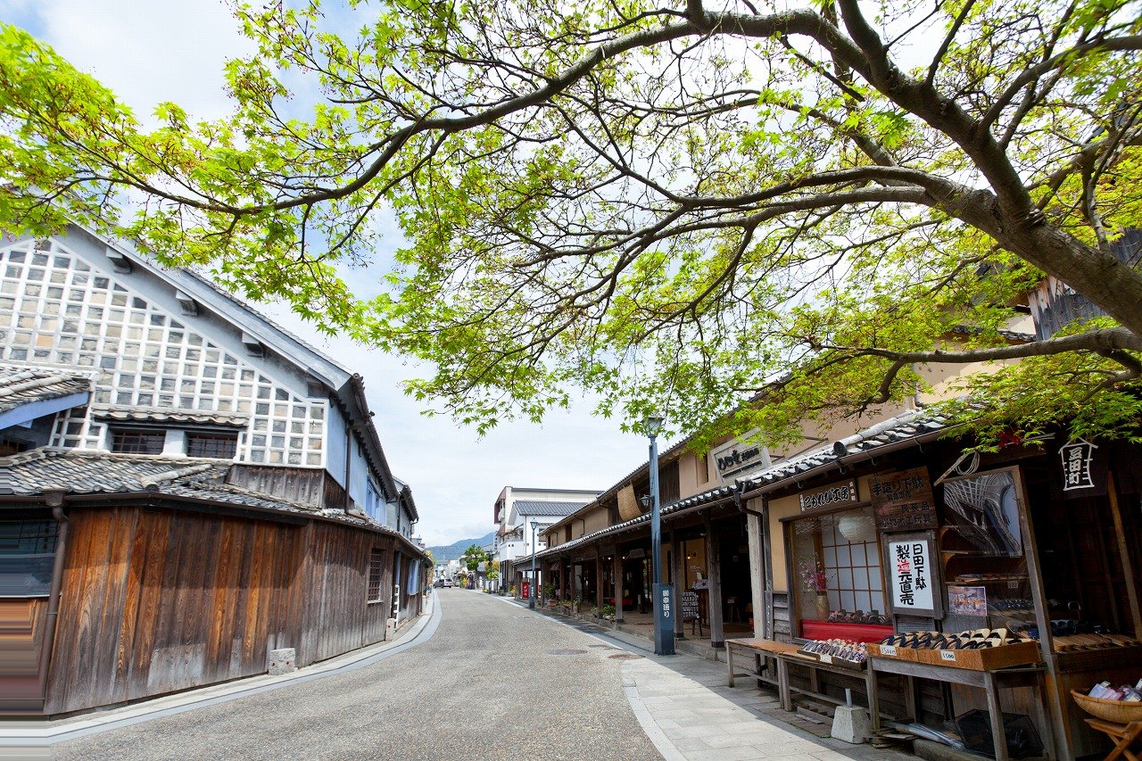Old merchant houses along Mameda-machi street, Hita
