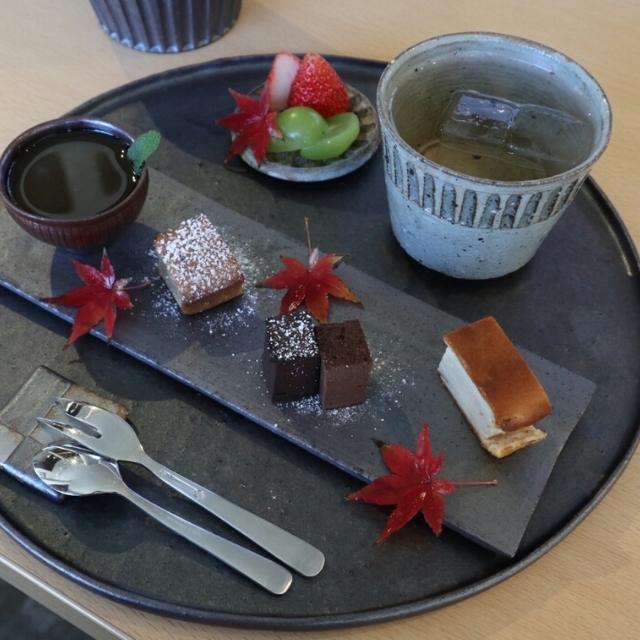 間鍋竹士のうつわを愉しむカフェギャラリー