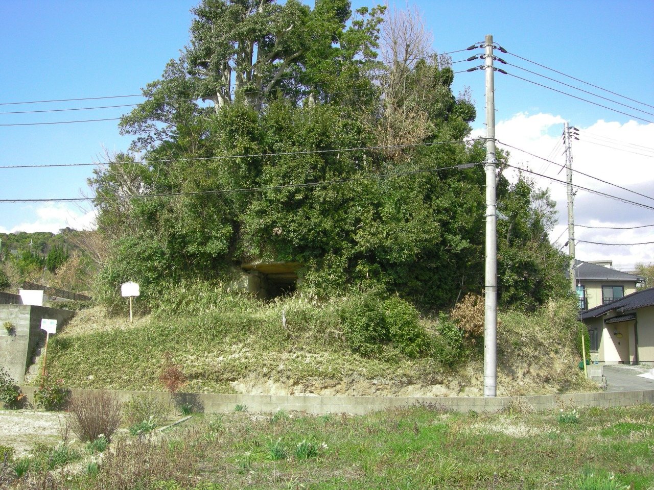 Iwa Hatake Burial Mound