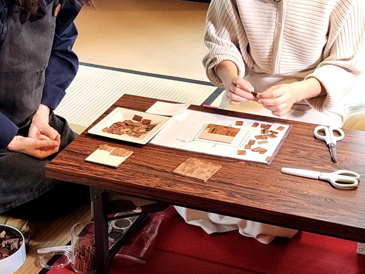 Make a Cypress-Bark Coaster at Eiunso