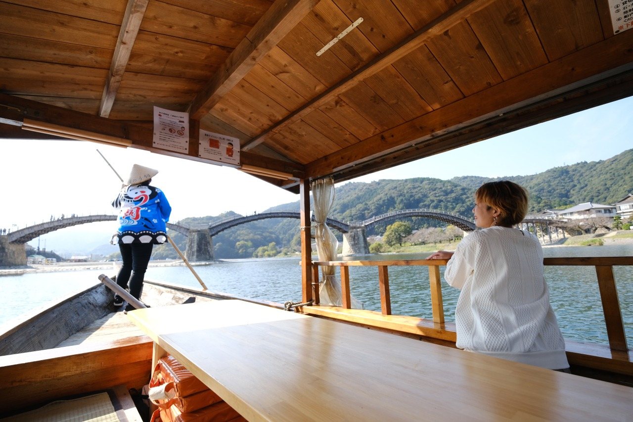 Autumn Sightseeing Boat (Autumn Leaves Boat)