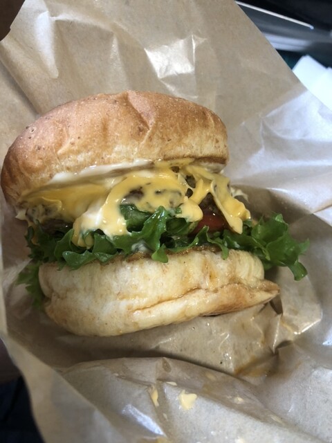 KAT'S BURGER