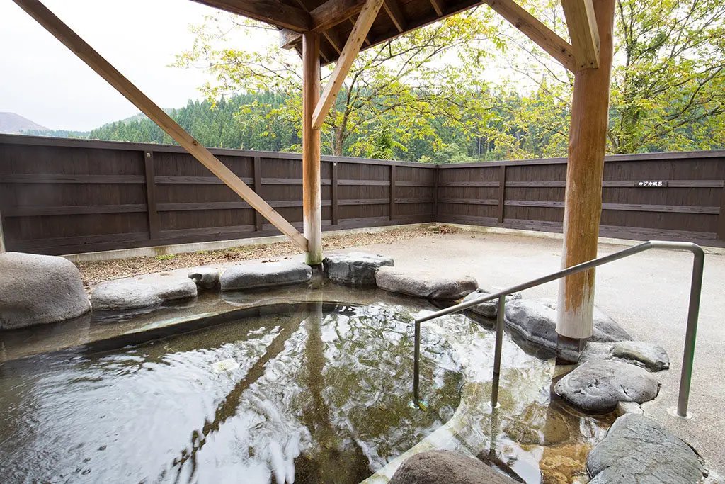 Rokugo Onsen Attaka Yama / Yama no Sauna