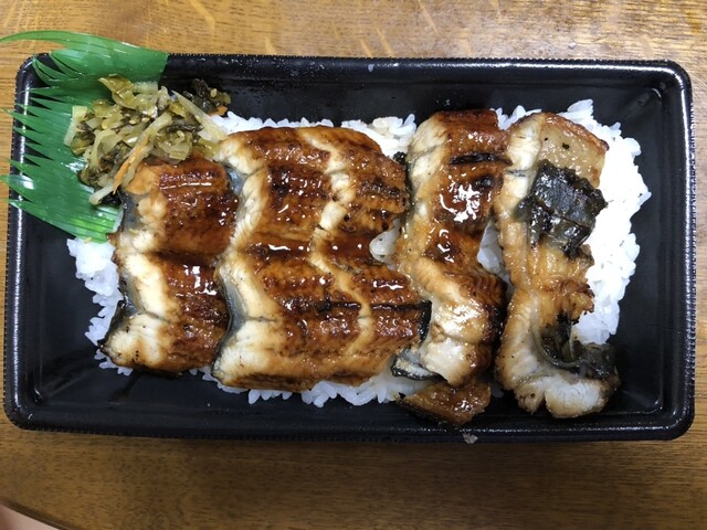 黄色い麦わら帽子