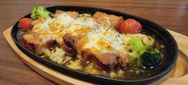 チーズアンドダイニング アラクラン