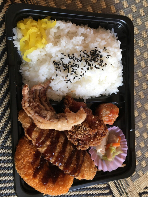 凜と咲く花  小郡店