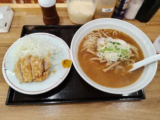 とんかつとラーメン ヒカリ
