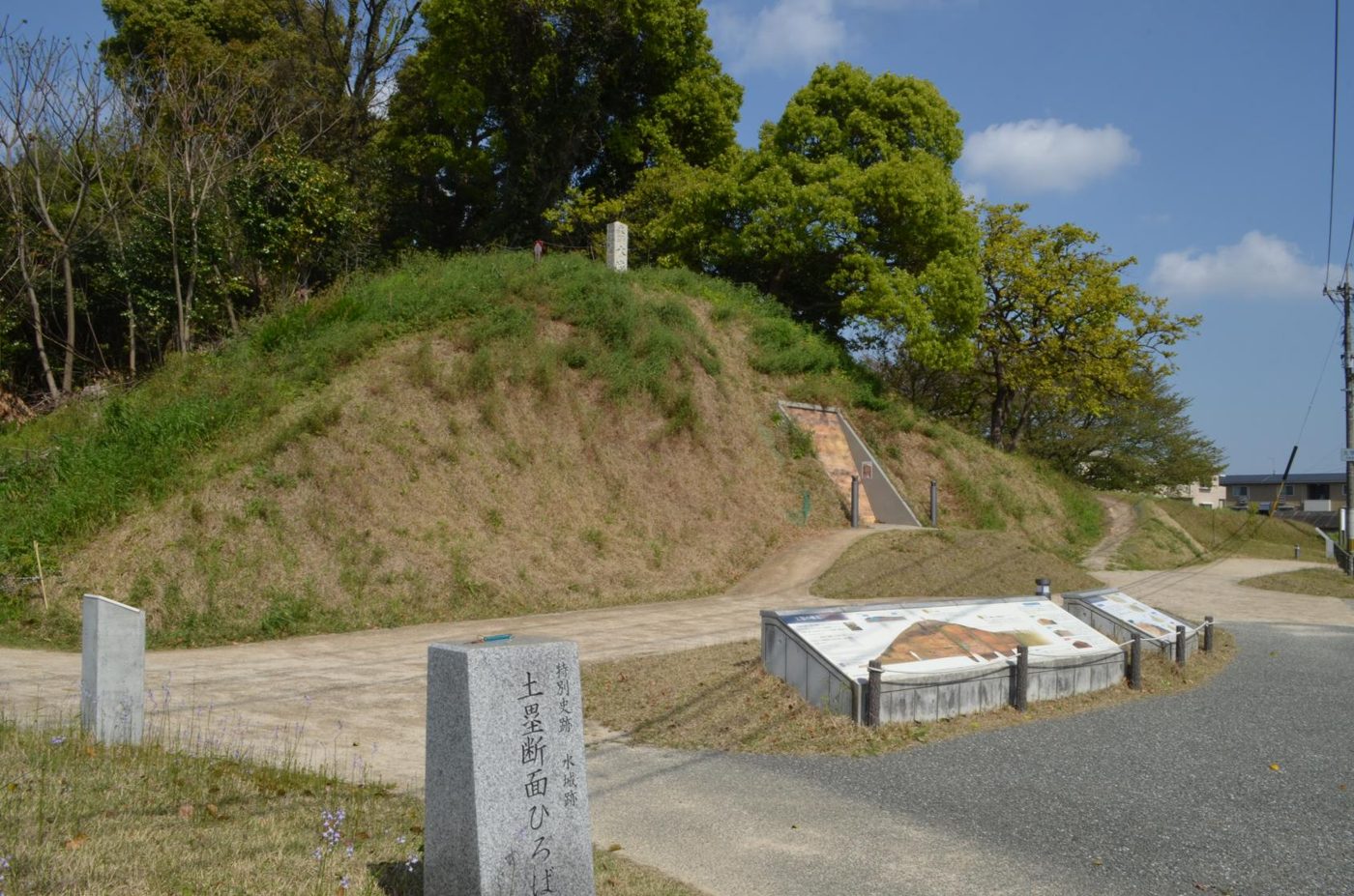 Mizushiro Ruins Earthwork Cross-Section Plaza