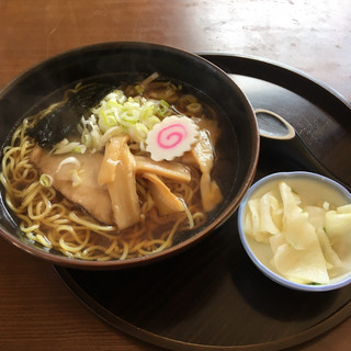 おのや