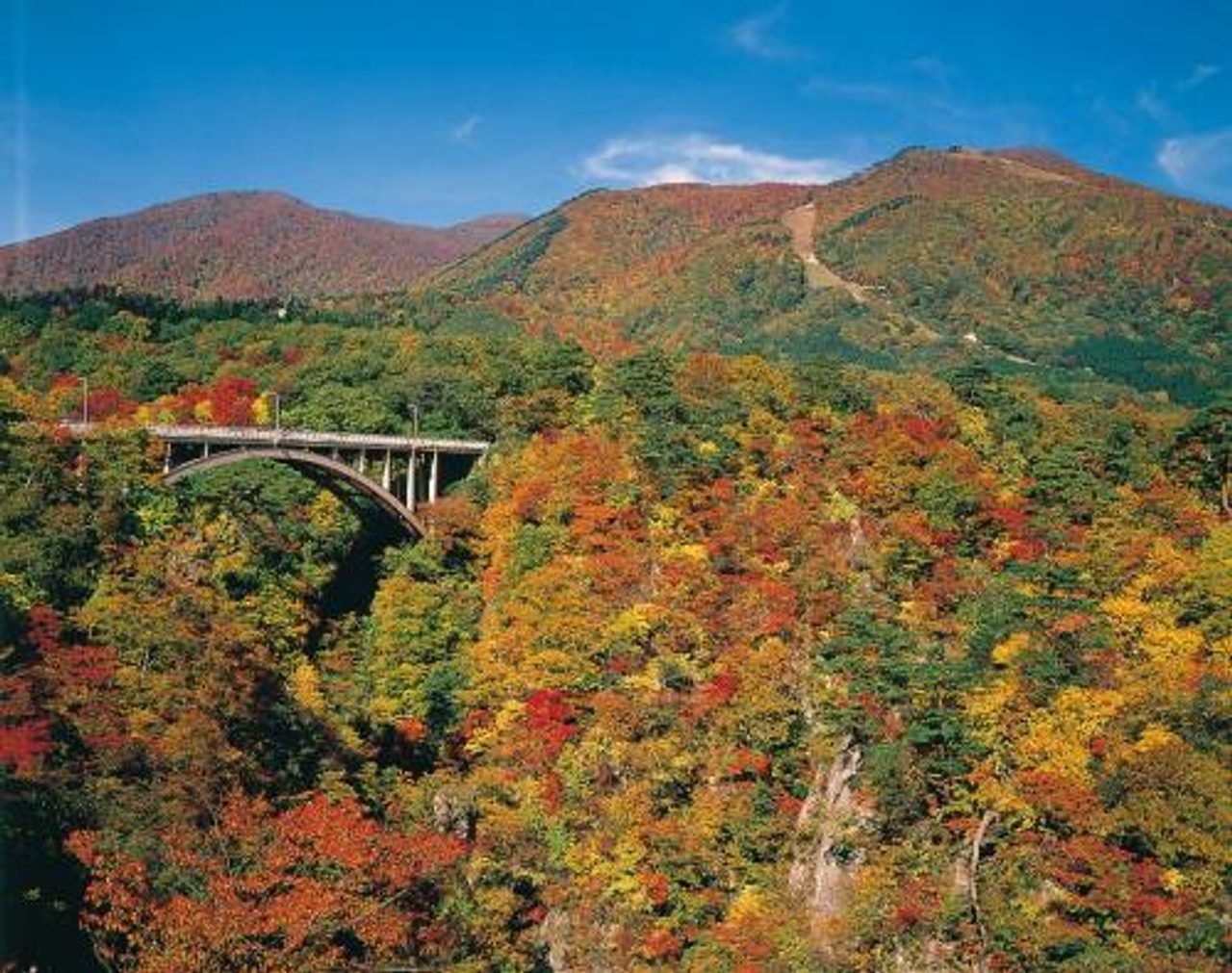 Naruko Gorge autumn foliage and Ofukazawa Bridge
