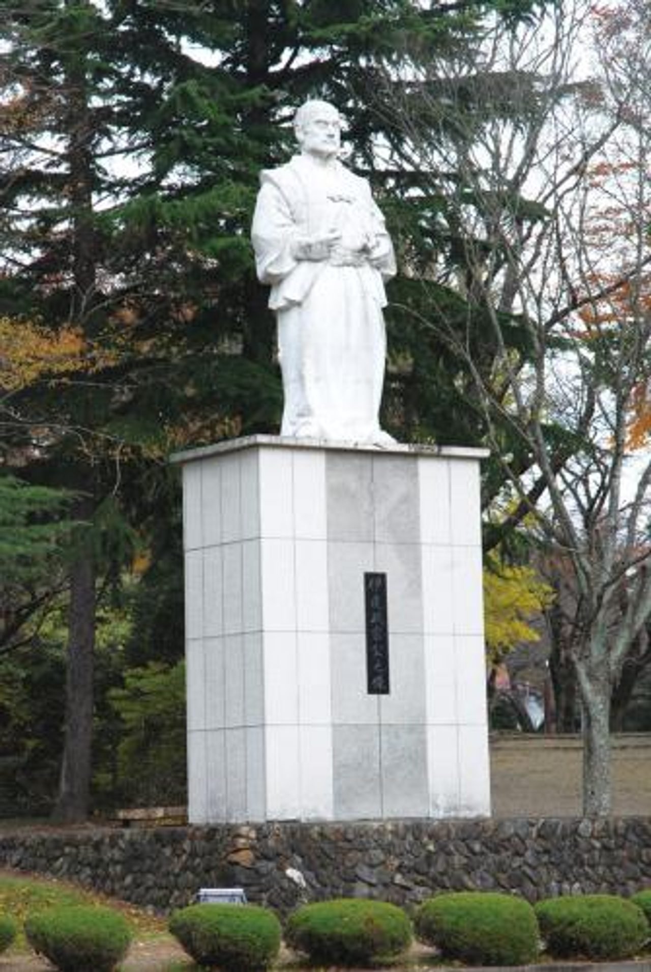 Iwadeyama Castle Ruins & Shiroyama Park