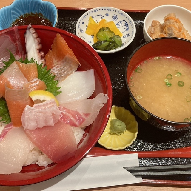 かまえ食堂 丼どん