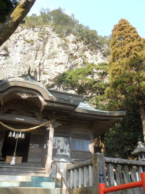 Taki San Hashira Shrine