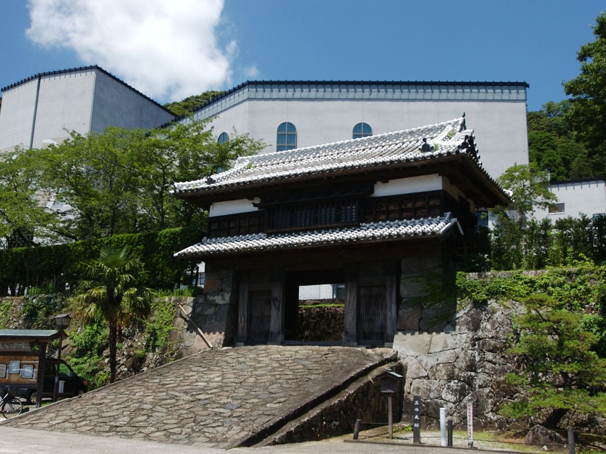 Road of History and Literature