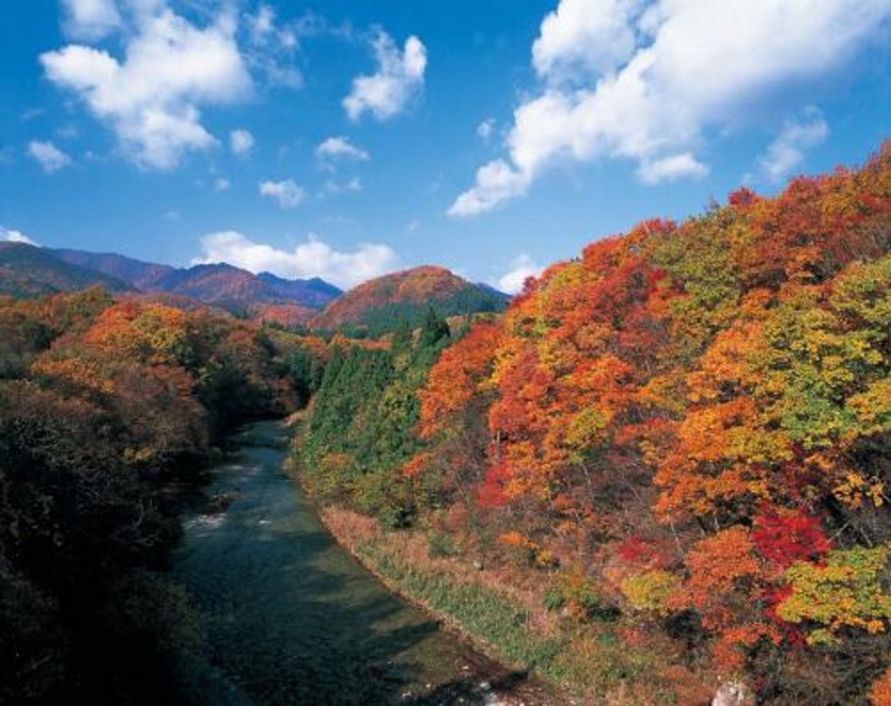 Oku-Nikkawa Gorge Autumn Foliage