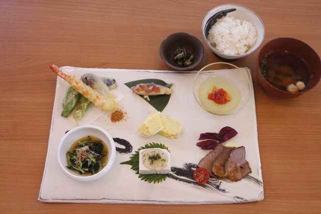 ブック&カフェ こ・らっしぇ