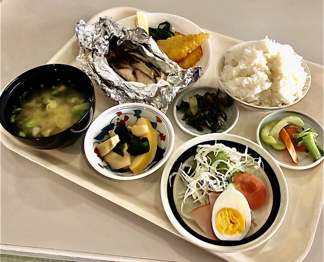 華