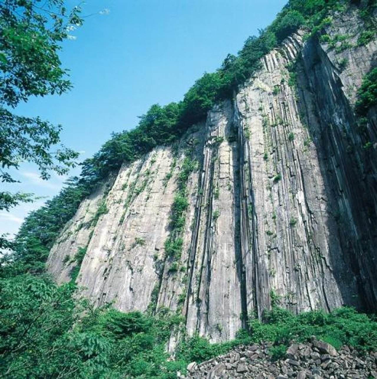 Zaimokuiwa Cliffs