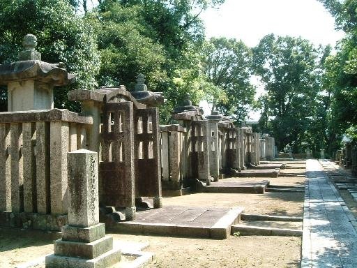 Tokuyama Mori Ie Hakasho