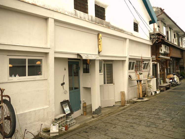 Hachiman River Alley