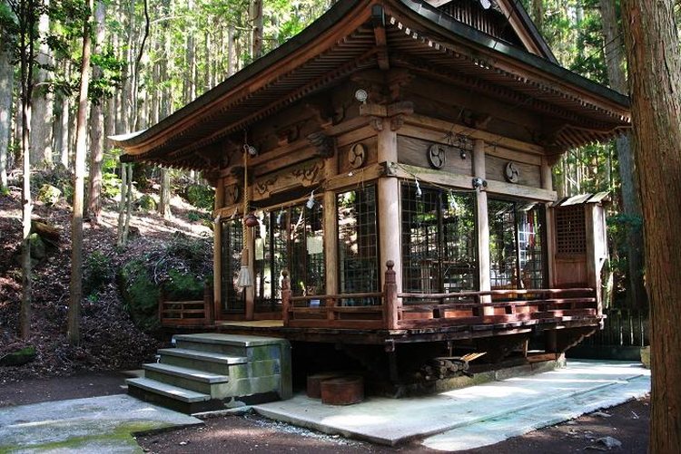 Ana Mori Shrine