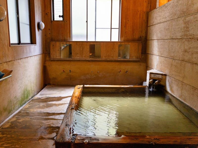 Gin Baths