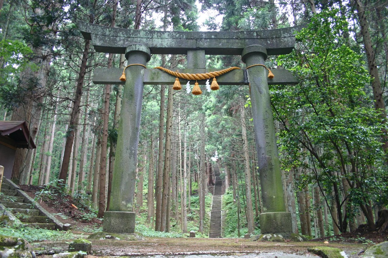 Mori Ko Omono Ki Shrine (Morikoomo no Imijinja)