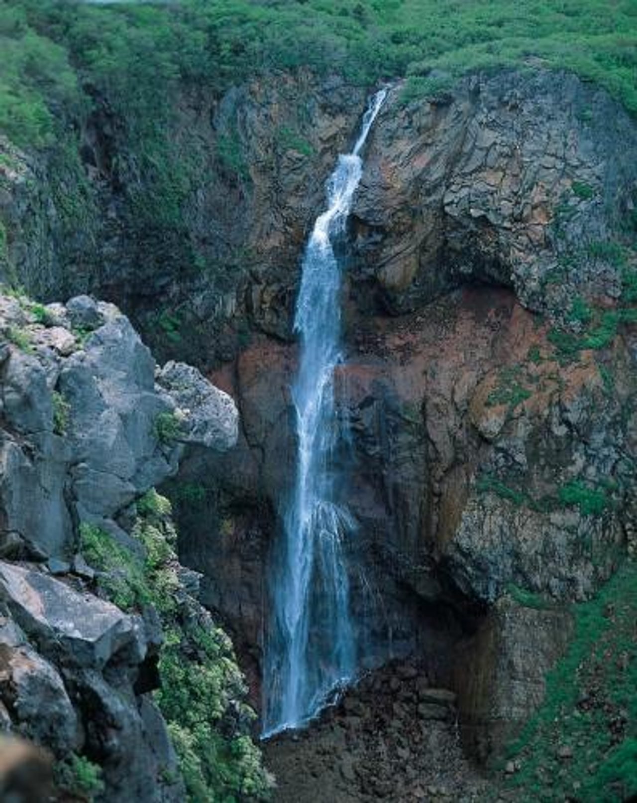 Kaerazu-no-Taki Falls